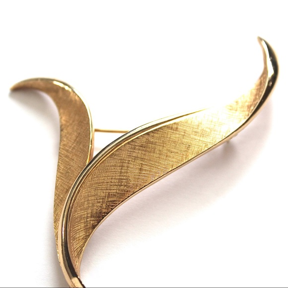 Vintage Crown Trifari Tassel Brooch Pin Large V Shape Ribbon Chain Fringe 1960s - Picture 3 of 6